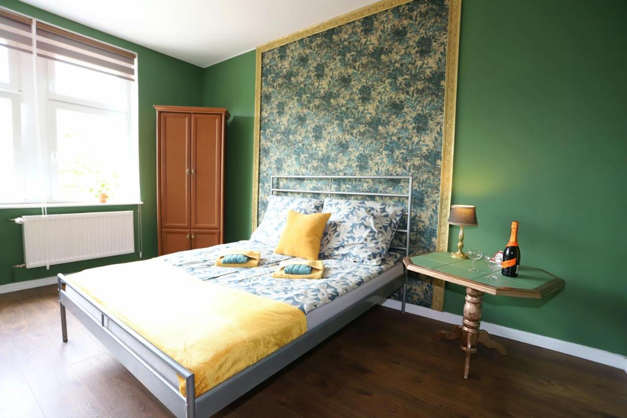Apartament Stary Zdroj วาลบ์จิก ภายนอก รูปภาพ