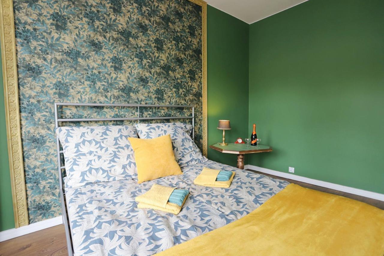 Apartament Stary Zdroj วาลบ์จิก ภายนอก รูปภาพ