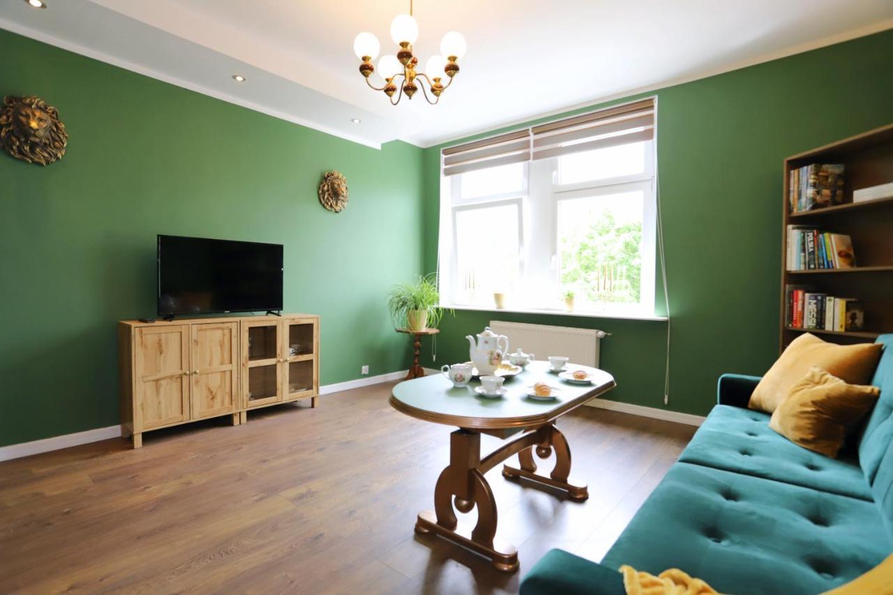 Apartament Stary Zdroj วาลบ์จิก ภายนอก รูปภาพ