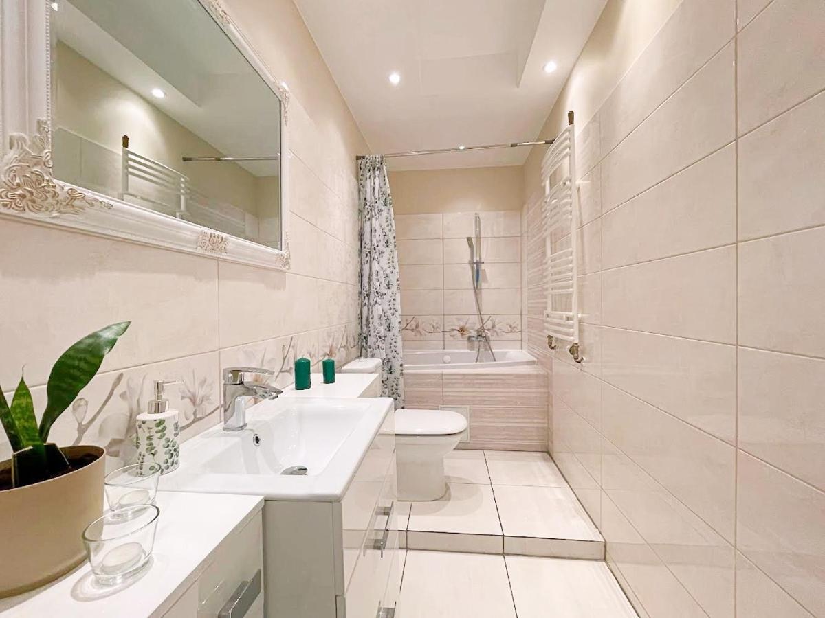 Apartament Stary Zdroj วาลบ์จิก ภายนอก รูปภาพ